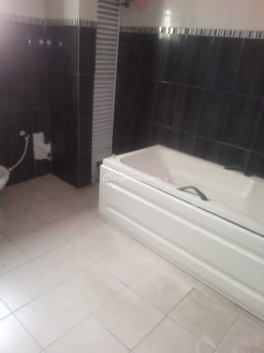 Details: Spacious Four Bedroom Terrace Duplex with Bq ., Lekki Phase 1, Lekki, Lagos, Terraced Duplex for Rent