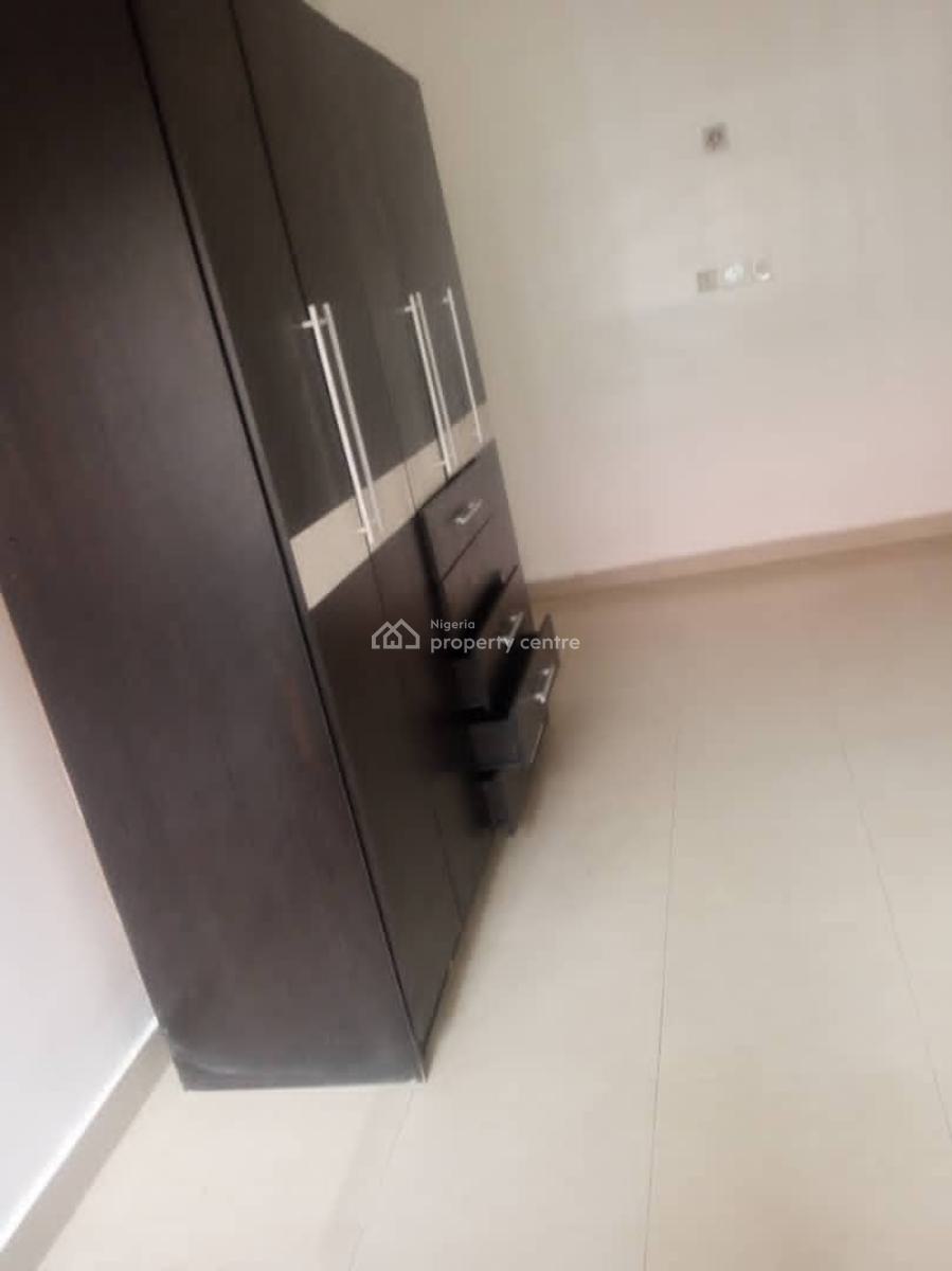 Details: Spacious Four Bedroom Terrace Duplex with Bq ., Lekki Phase 1, Lekki, Lagos, Terraced Duplex for Rent