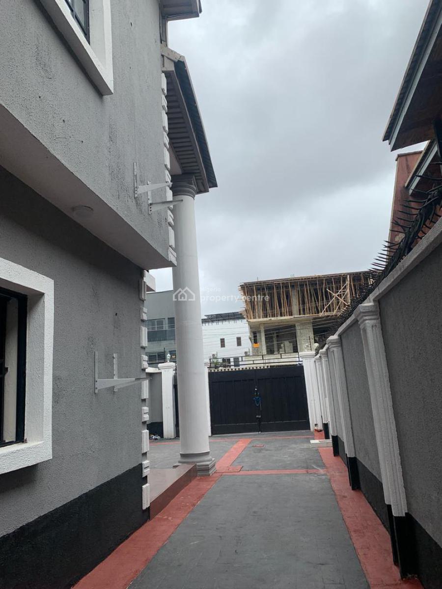 5bedroom Semi Detached House with  Bq with En-suite Toilet & Bathroom, Lekki Phase 1, Lekki, Lagos, House for Rent