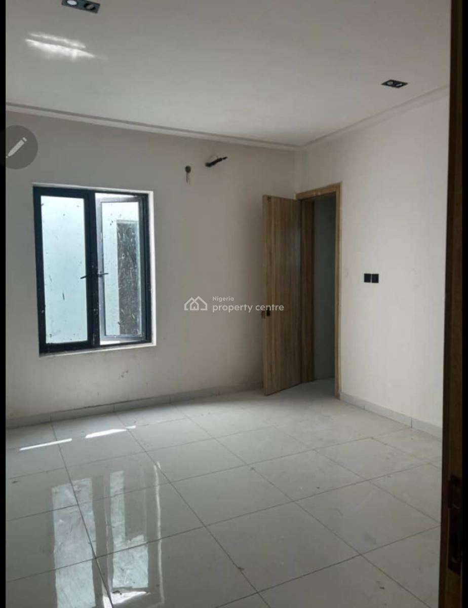 Serviced 2-bed Apartment on The Pent Floor, Lekki Phase 1, Lekki, Lagos, Flat / Apartment for Rent