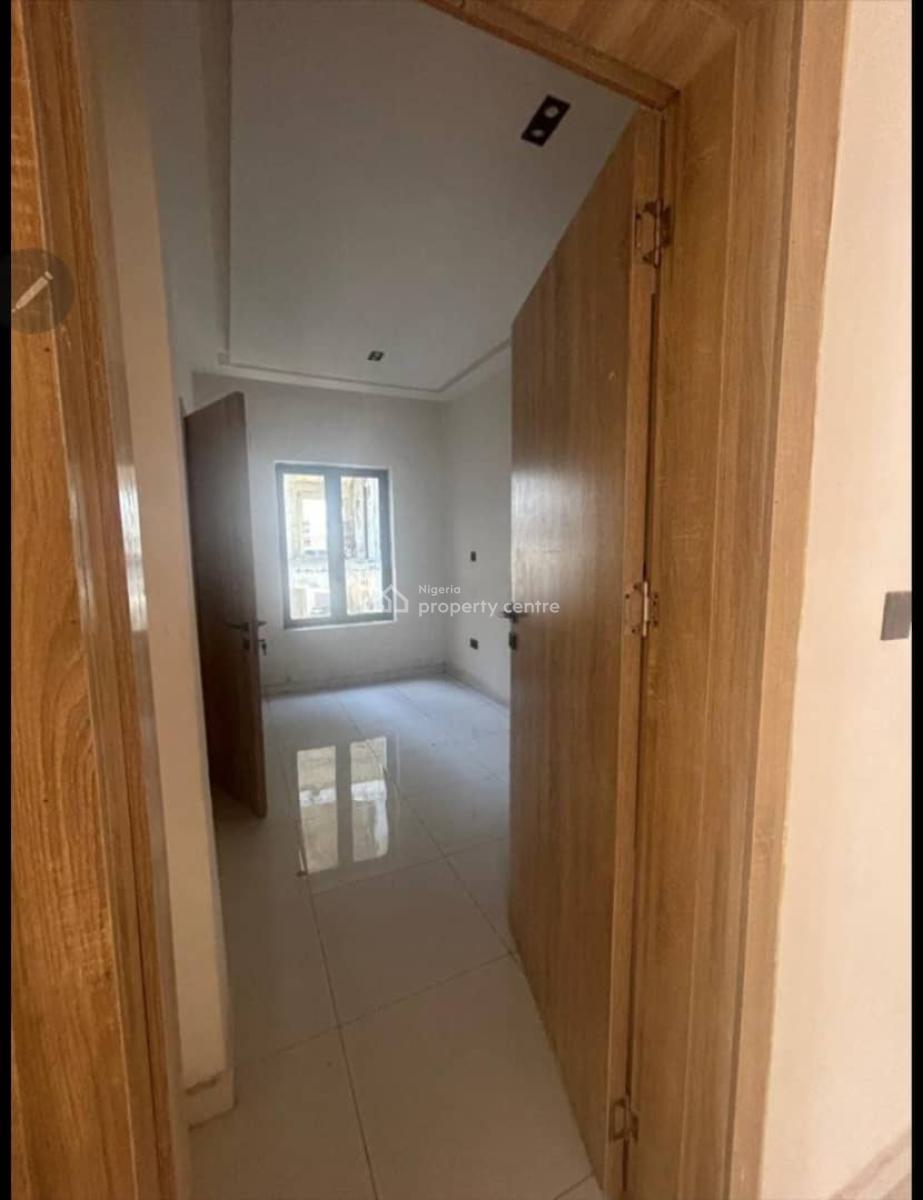 Serviced 2-bed Apartment on The Pent Floor, Lekki Phase 1, Lekki, Lagos, Flat / Apartment for Rent