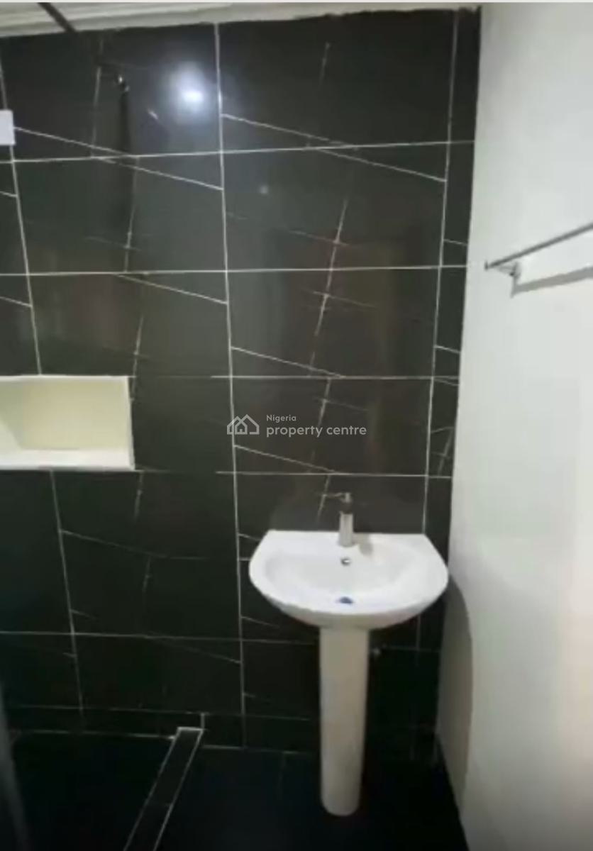 Super Clean 3bedroom Flat, 2nd Floor, Pay and Pack in, Maitama Main, Maitama District, Abuja, Flat / Apartment for Rent