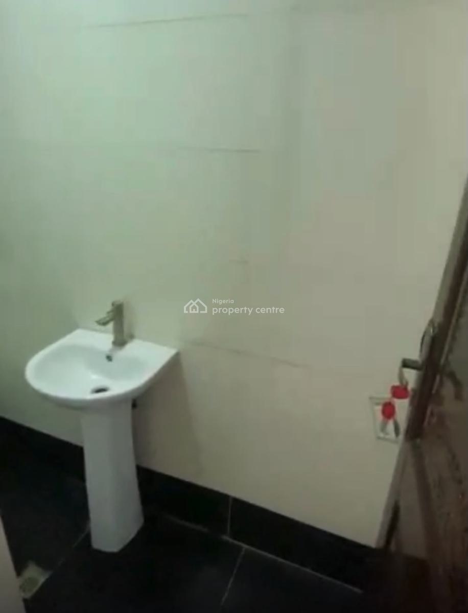 Super Clean 3bedroom Flat, 2nd Floor, Pay and Pack in, Maitama Main, Maitama District, Abuja, Flat / Apartment for Rent