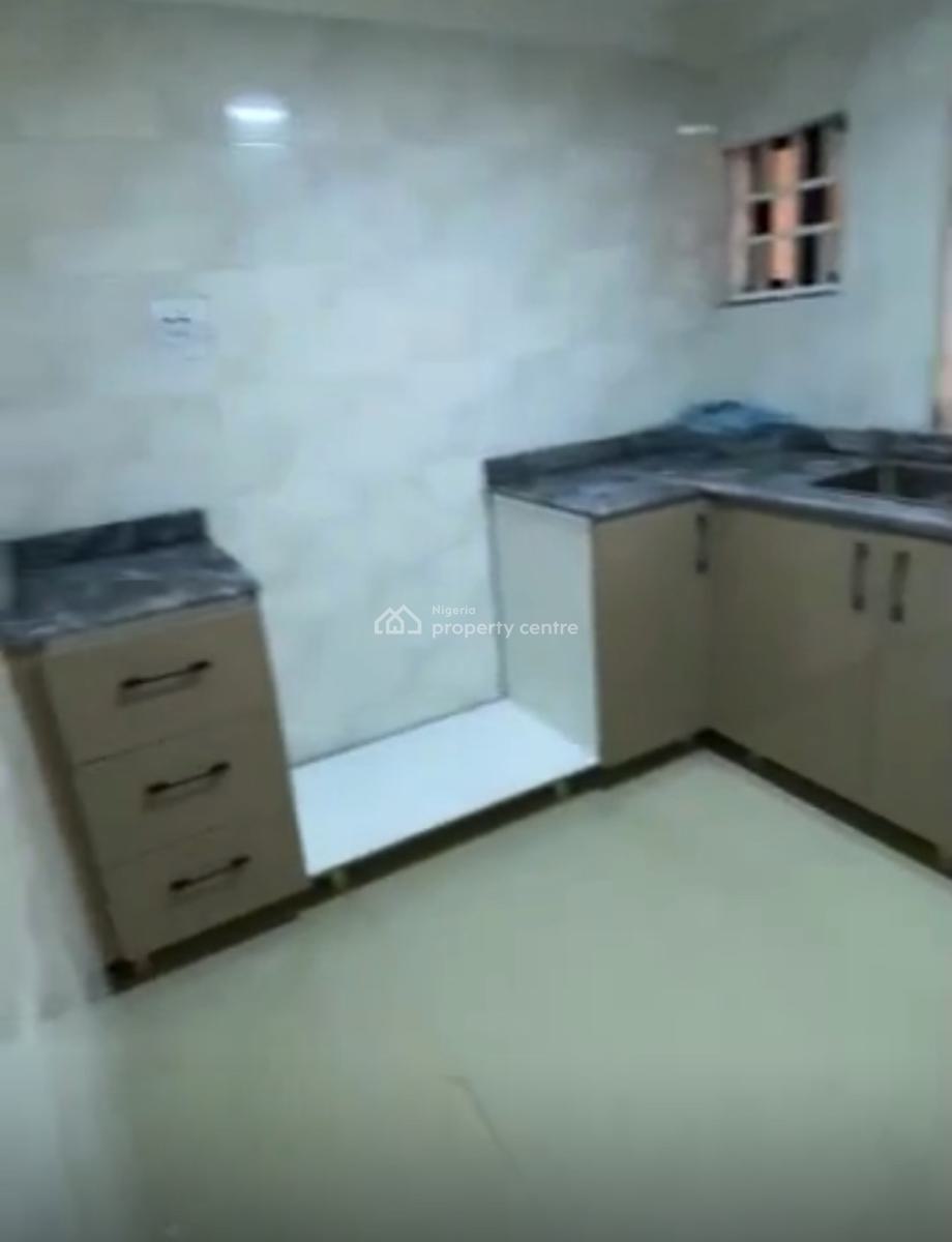 Super Clean 3bedroom Flat, 2nd Floor, Pay and Pack in, Maitama Main, Maitama District, Abuja, Flat / Apartment for Rent