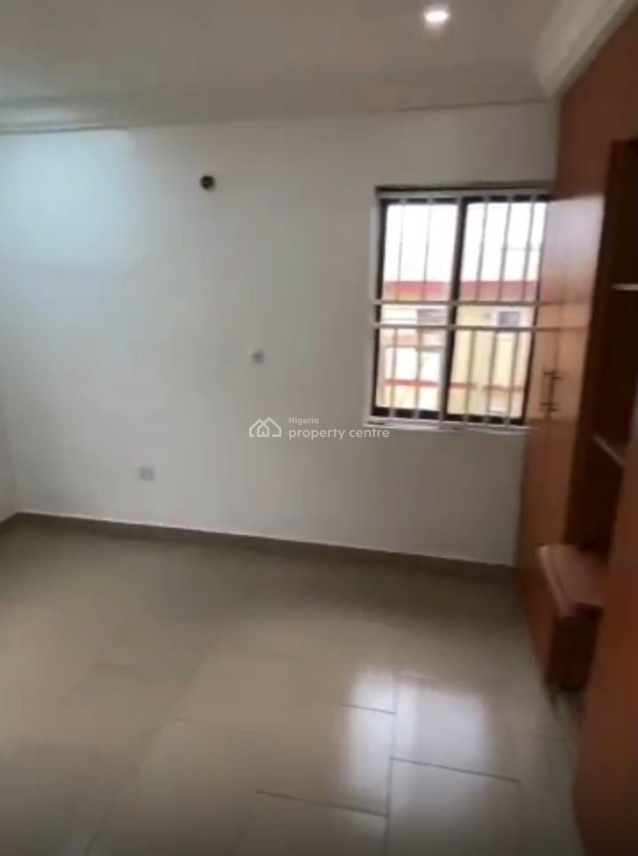 Super Clean 3bedroom Flat, 2nd Floor, Pay and Pack in, Maitama Main, Maitama District, Abuja, Flat / Apartment for Rent
