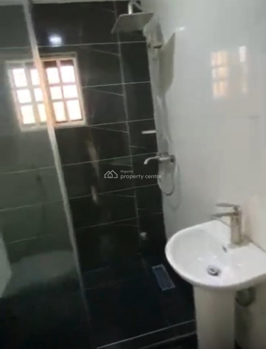 Super Clean 3bedroom Flat, 2nd Floor, Pay and Pack in, Maitama Main, Maitama District, Abuja, Flat / Apartment for Rent