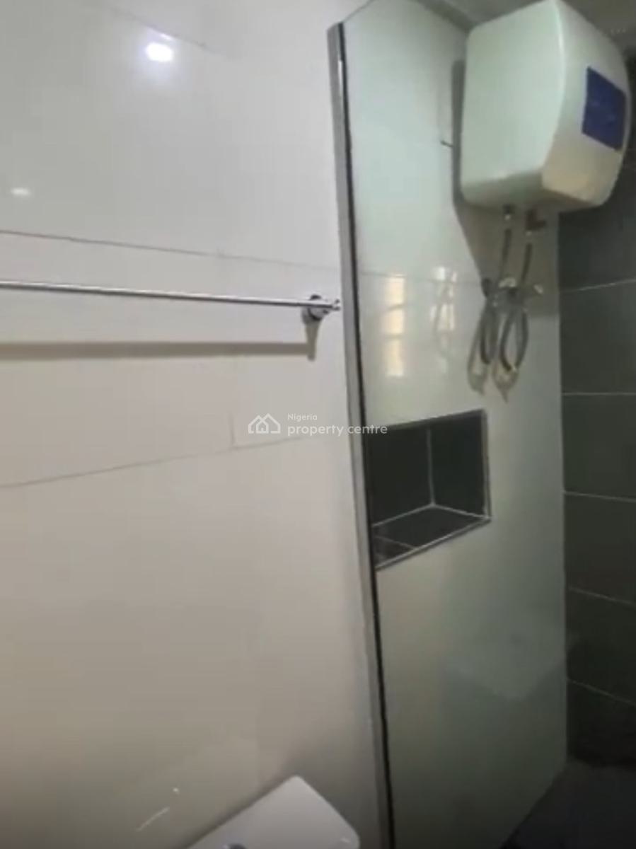 Super Clean 3bedroom Flat, 2nd Floor, Pay and Pack in, Maitama Main, Maitama District, Abuja, Flat / Apartment for Rent