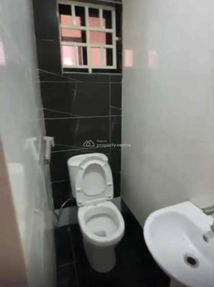 Super Clean 3bedroom Flat, 2nd Floor, Pay and Pack in, Maitama Main, Maitama District, Abuja, Flat / Apartment for Rent