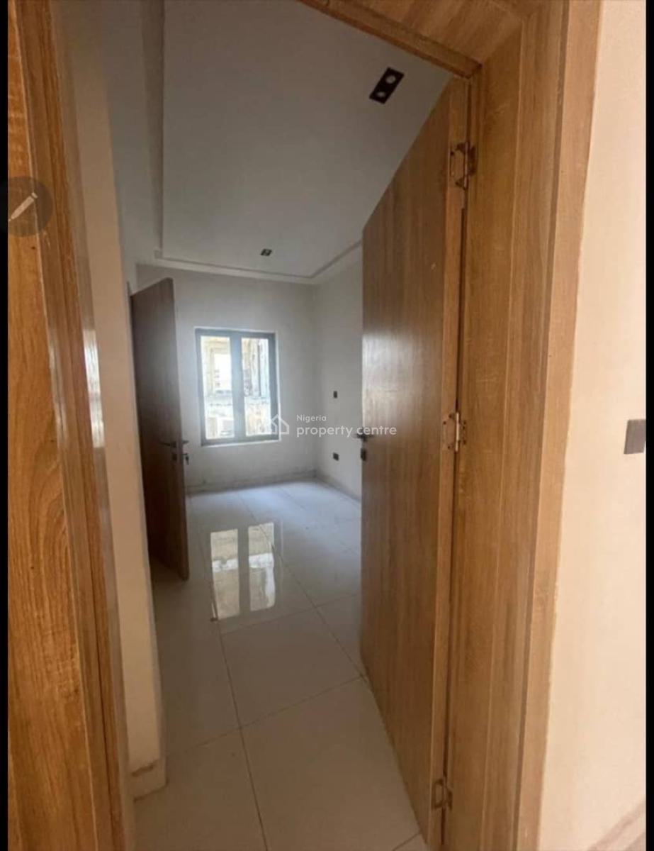 Serviced 2 Bedroom Apartment on The Pent Floor, Lekki Phase 1, Lekki, Lagos, Flat / Apartment for Rent
