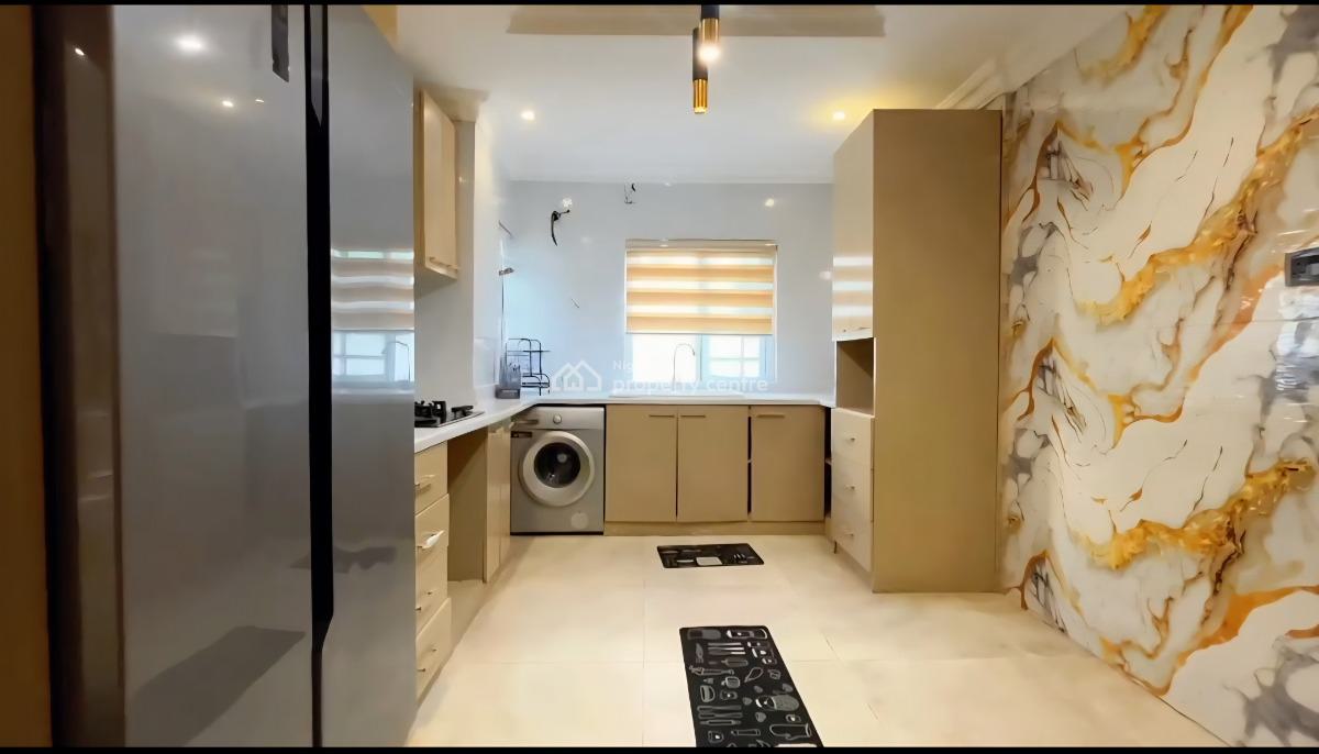 Excellent 3  Bedroom Apartment, Admiralty Road, Lekki Phase 2, Lekki, Lagos, Flat / Apartment Short Let