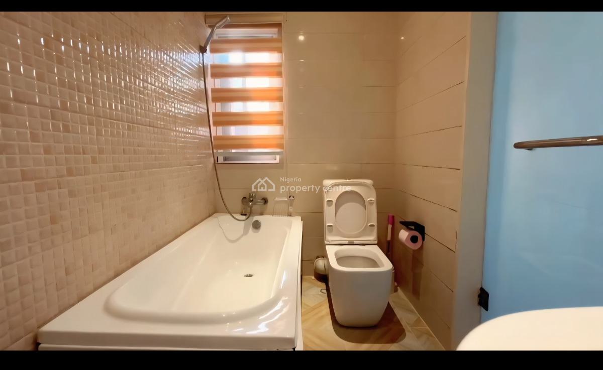 Excellent 3  Bedroom Apartment, Admiralty Road, Lekki Phase 2, Lekki, Lagos, Flat / Apartment Short Let