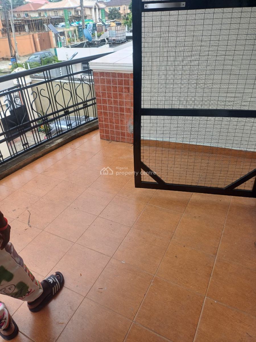 Spacious 3 Bedroom Flat, Upstairs with a Bq, Lekki Phase 1, Lekki, Lagos, Flat / Apartment for Rent