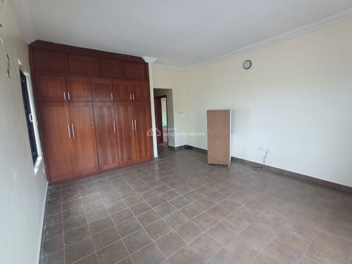 Spacious 3 Bedroom Flat, Upstairs with a Bq, Lekki Phase 1, Lekki, Lagos, Flat / Apartment for Rent