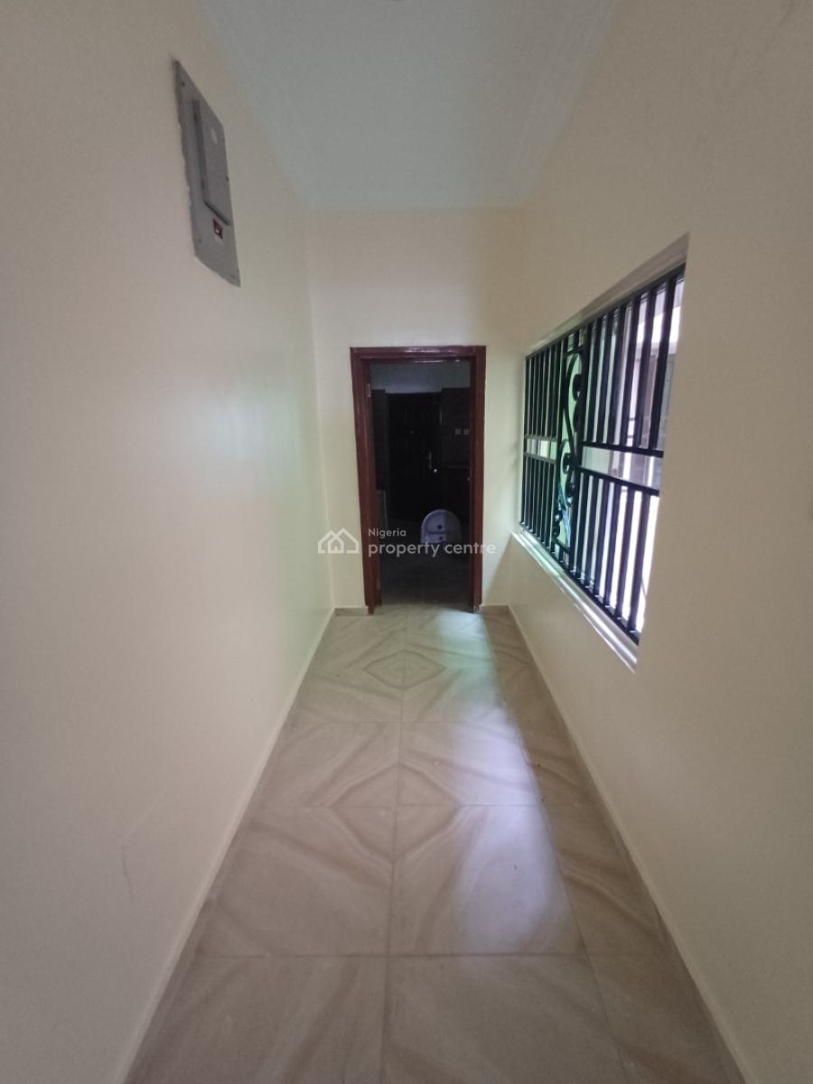 Spacious 3 Bedroom Flat, Upstairs with a Bq, Lekki Phase 1, Lekki, Lagos, Flat / Apartment for Rent
