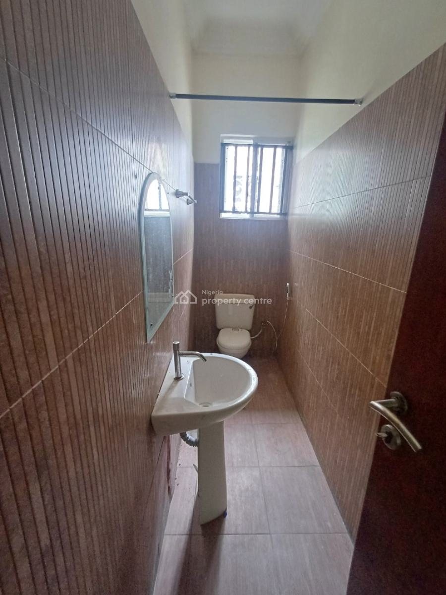 Spacious 3 Bedroom Flat, Upstairs with a Bq, Lekki Phase 1, Lekki, Lagos, Flat / Apartment for Rent