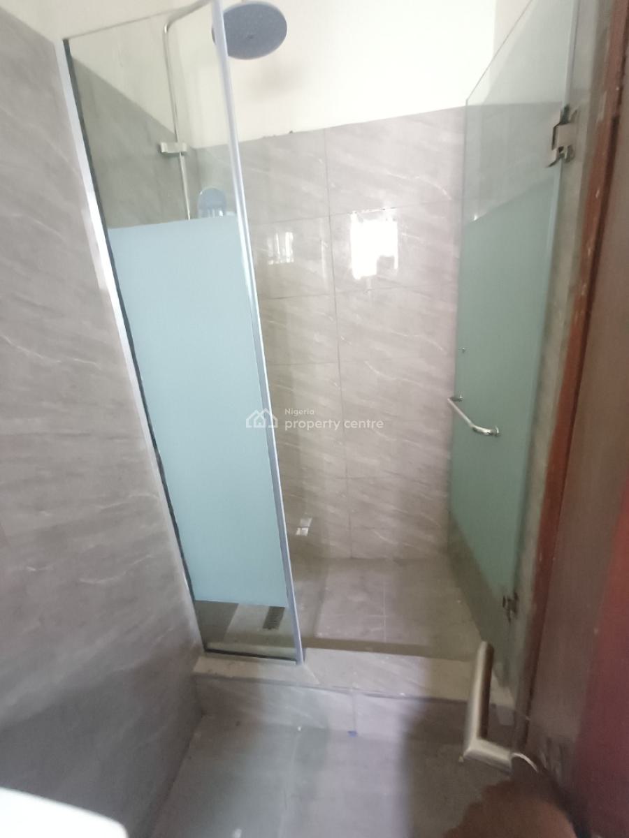 Spacious 3 Bedroom Flat, Upstairs with a Bq, Lekki Phase 1, Lekki, Lagos, Flat / Apartment for Rent