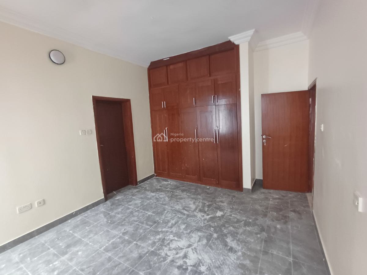 Spacious 3 Bedroom Flat, Upstairs with a Bq, Lekki Phase 1, Lekki, Lagos, Flat / Apartment for Rent