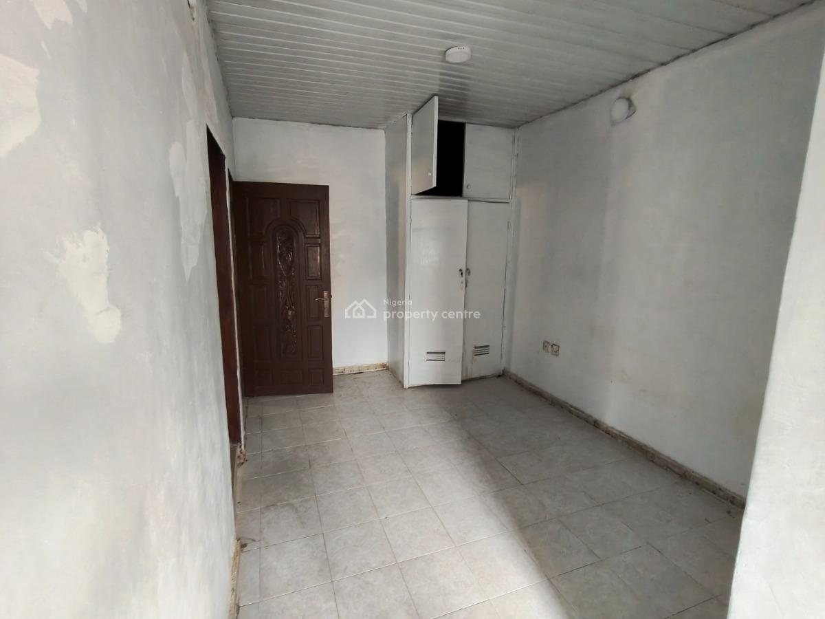 Vacant Spacious 3 Bedrooms Flat, All Rooms Ensutie with Prepaid Meter, Oloko Crescent, Off Wempco Road, Ogba Gra, Ogba, Ikeja, Lagos, Flat / Apartment for Rent