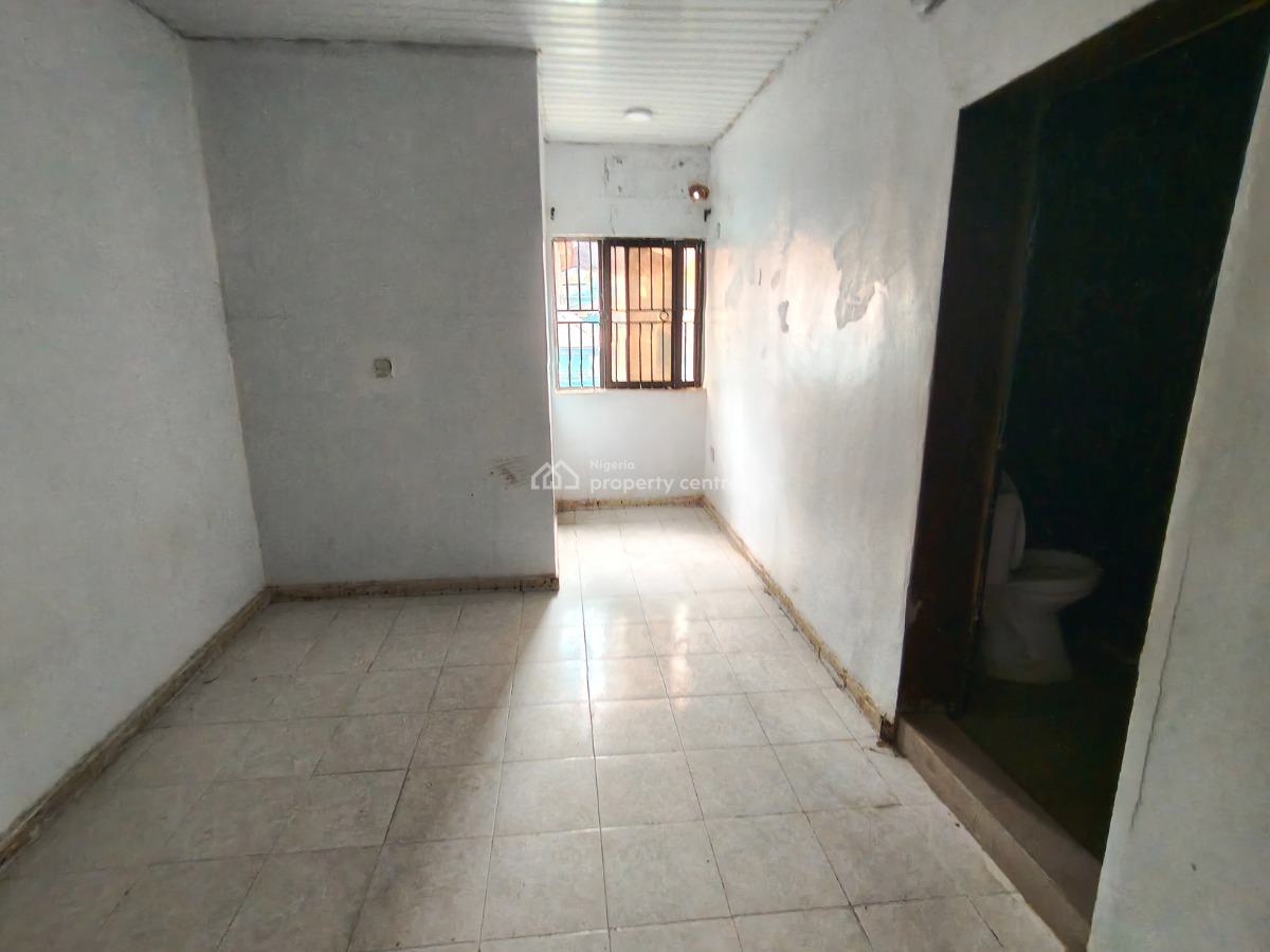 Vacant Spacious 3 Bedrooms Flat, All Rooms Ensutie with Prepaid Meter, Oloko Crescent, Off Wempco Road, Ogba Gra, Ogba, Ikeja, Lagos, Flat / Apartment for Rent