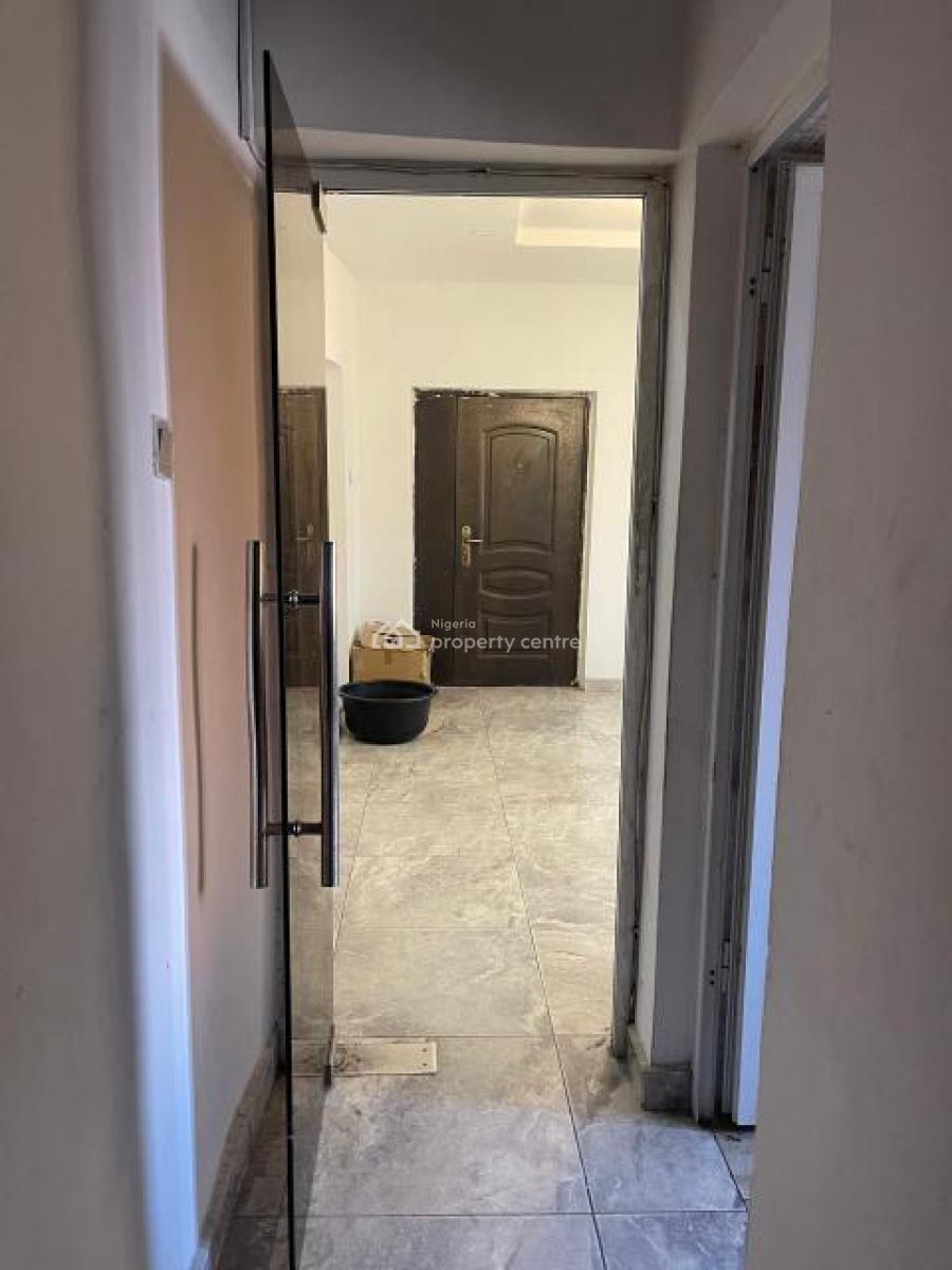 Master Room in a Shared Flat, New Road, Ilasan, Lekki, Lagos, Flat / Apartment for Rent