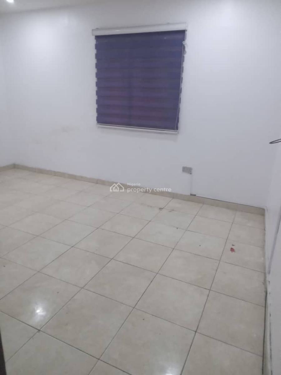 Master Room in a Shared Flat, New Road, Ilasan, Lekki, Lagos, Flat / Apartment for Rent