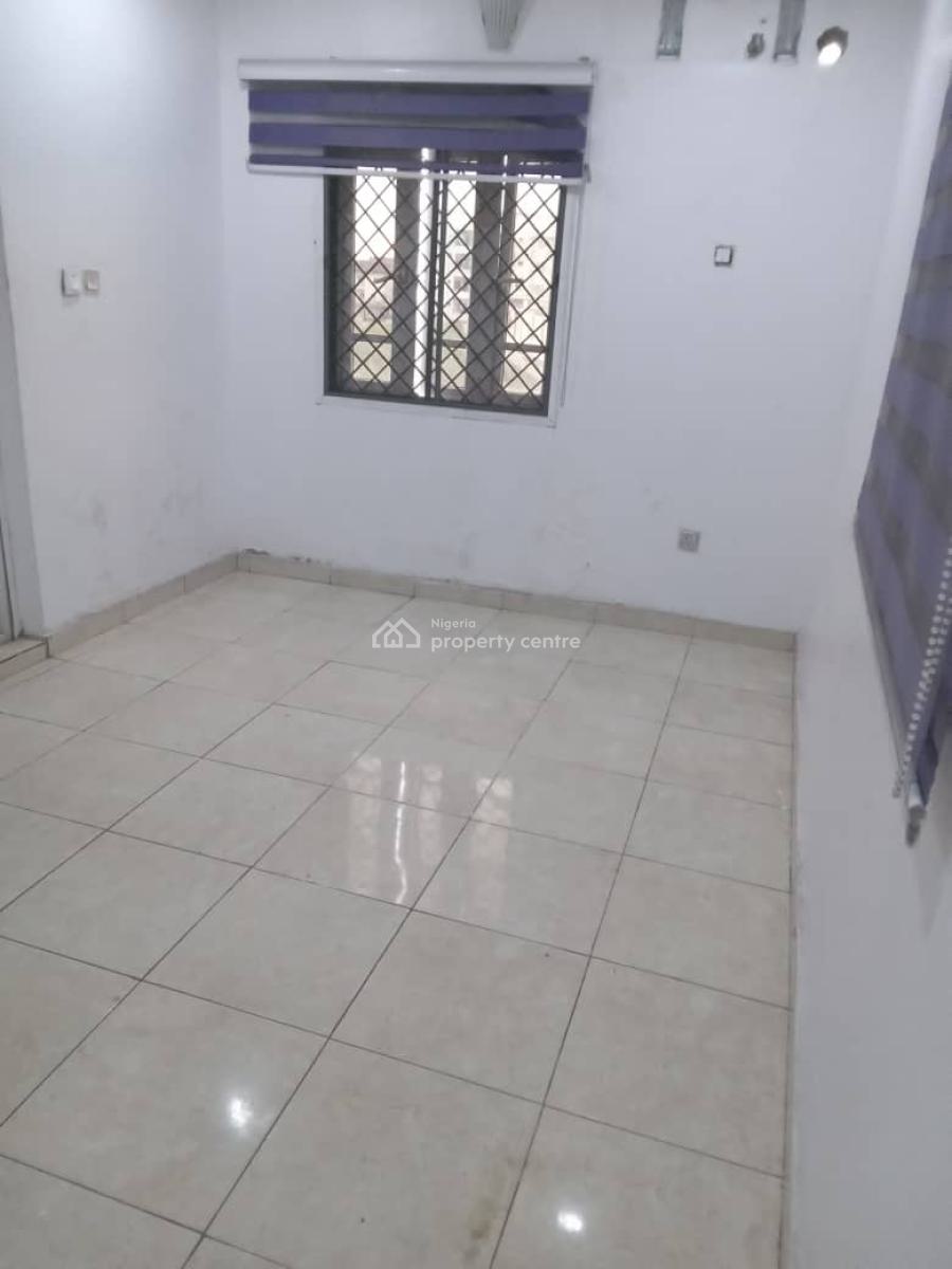 Master Room in a Shared Flat, New Road, Ilasan, Lekki, Lagos, Flat / Apartment for Rent