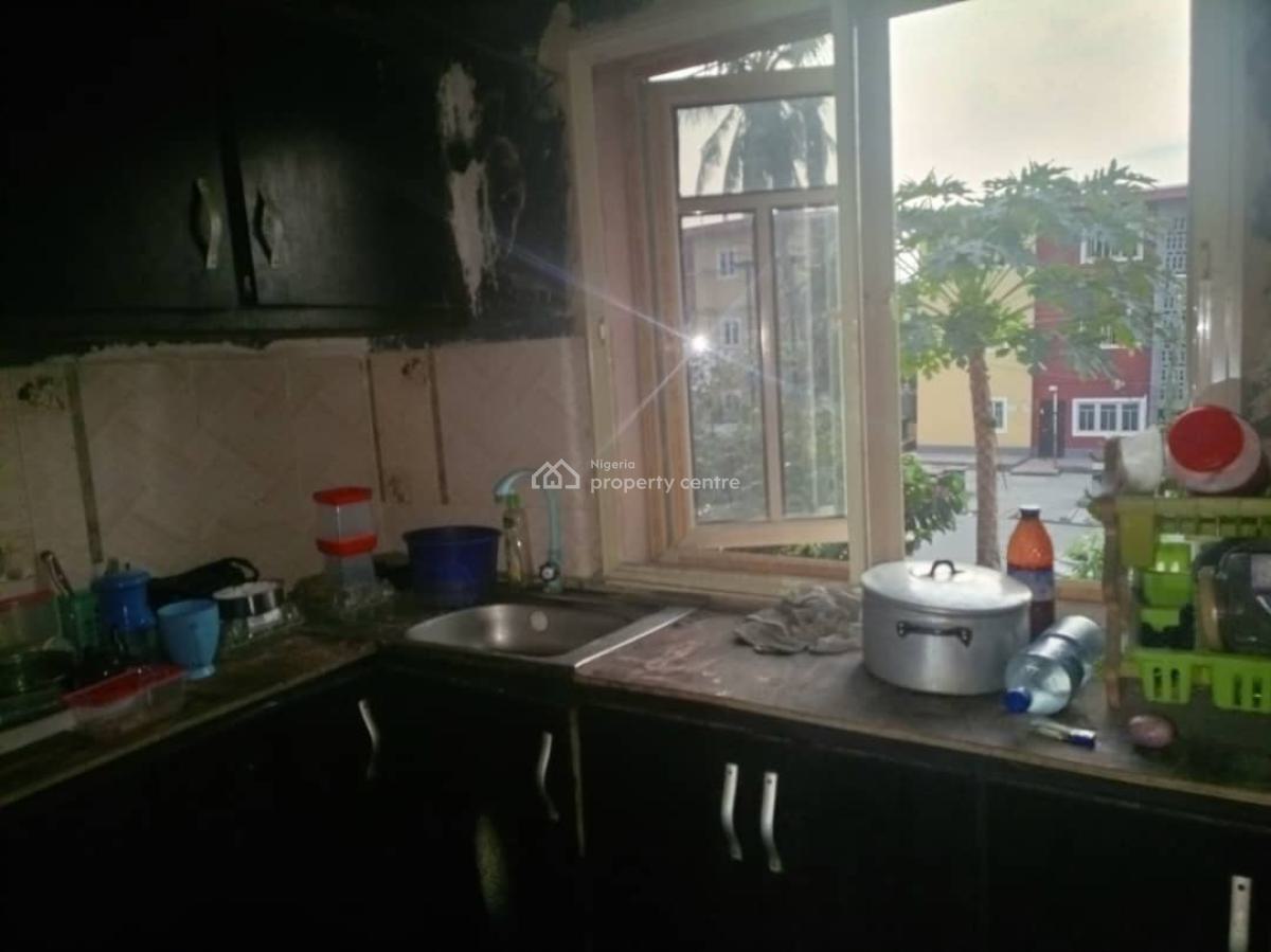3bedroom Flat, Iponri Housing Estate Surulere Lagos, Surulere, Lagos, Flat / Apartment for Sale