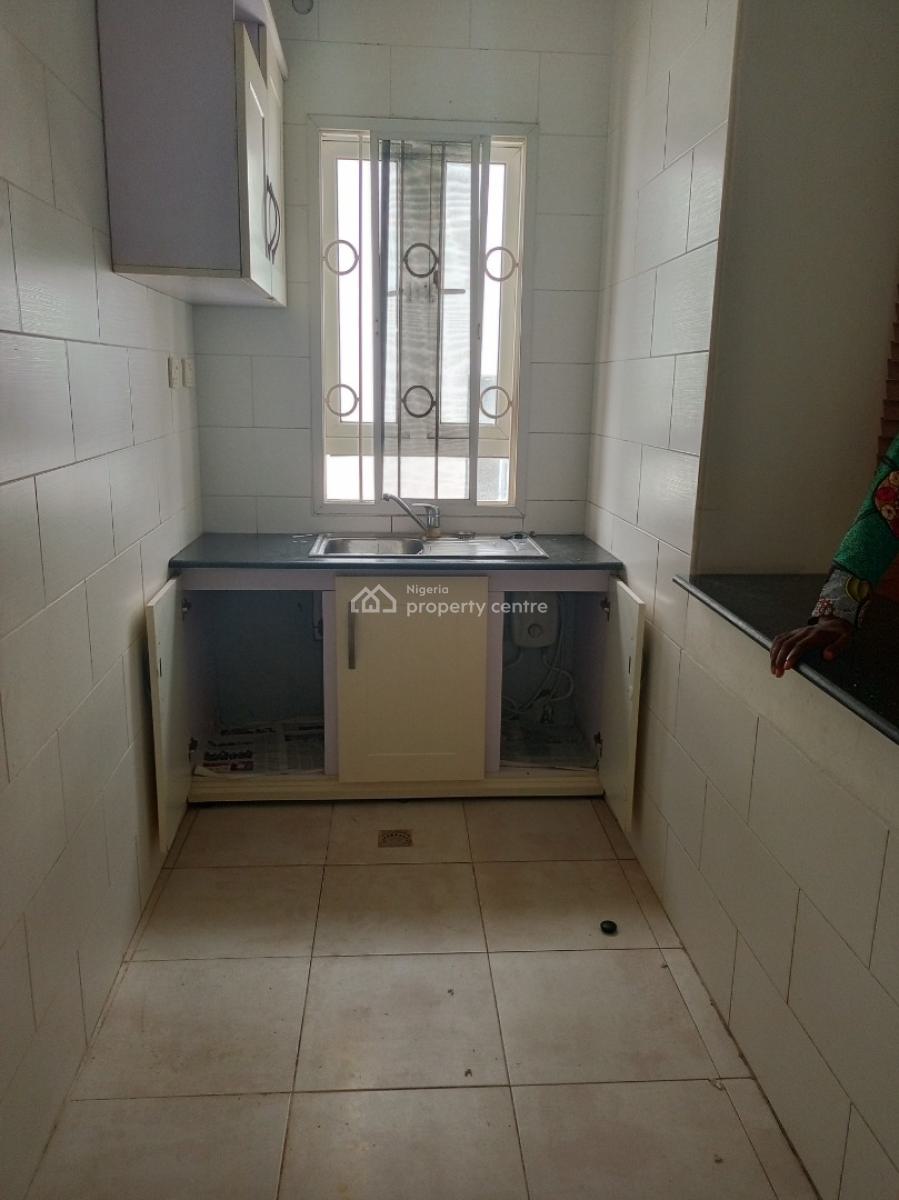 Spacious Room and Parlor (mini Flat) Upstairs, Agungi, Lekki, Lagos, Mini Flat (room and Parlour) for Rent
