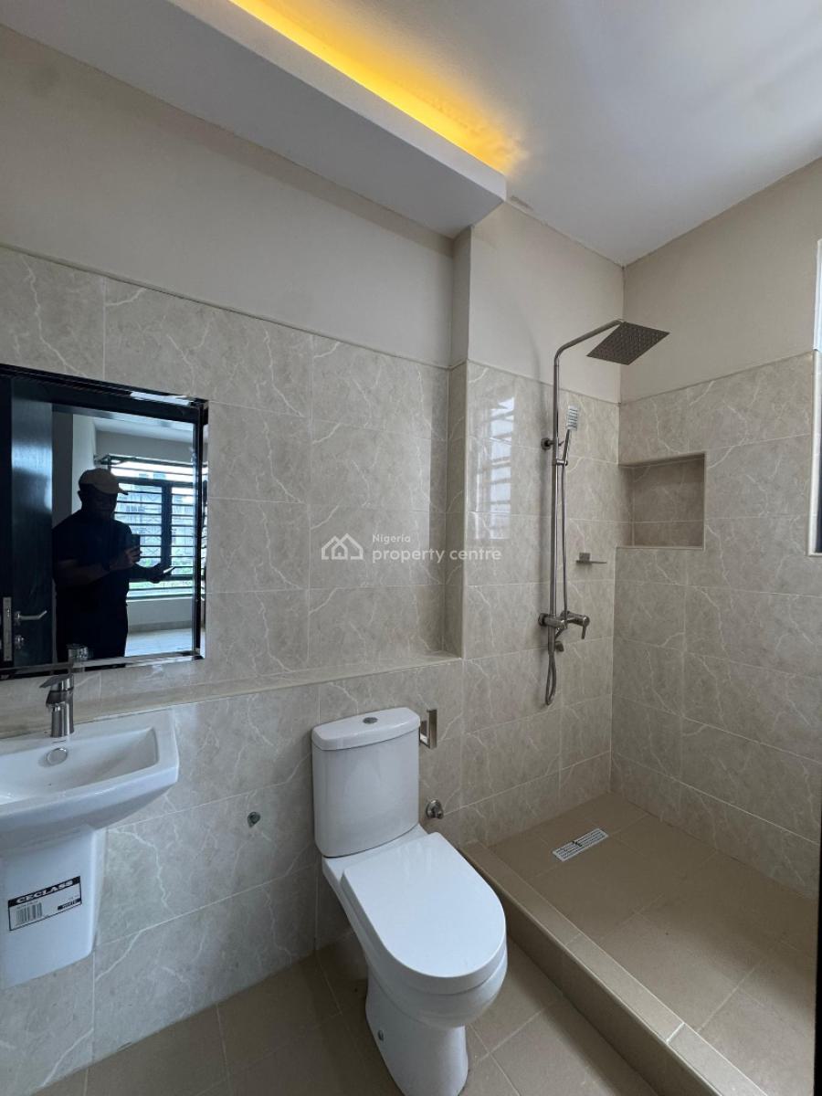 Exquisite 3 Bedroom Luxury Apartment, Close Proximity to Evercare Hospital, Lekki Peninsula Scheme 1, Lekki Phase 1, Lekki, Lagos, Block of Flats for Sale