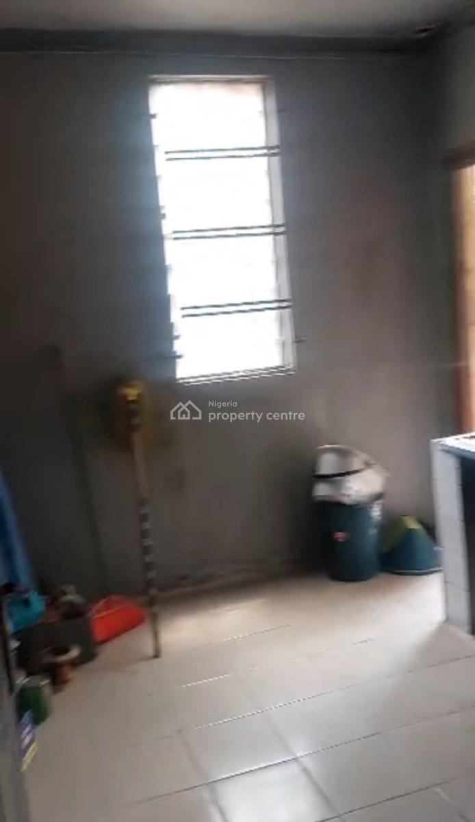 Nice 1 Bedroom Flat, 2nd Floor, Area 3, Garki, Abuja, Flat / Apartment for Rent