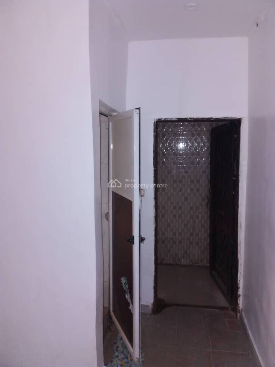 a Standard Selfcon in an Estate in Lekki, Ikota Villa Estate, Ikota, Lekki, Lagos, Flat / Apartment for Rent