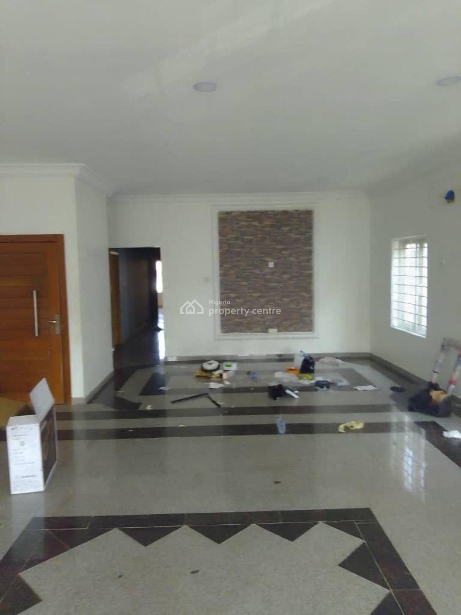 Spacious 3 Bedroom Apartment with Bq in a Secure Estate, Lekki Phase 1, Lekki, Lagos, Flat / Apartment for Rent