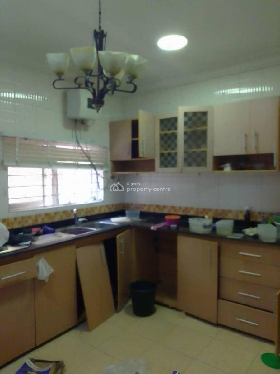 Spacious 3 Bedroom Apartment with Bq in a Secure Estate, Lekki Phase 1, Lekki, Lagos, Flat / Apartment for Rent