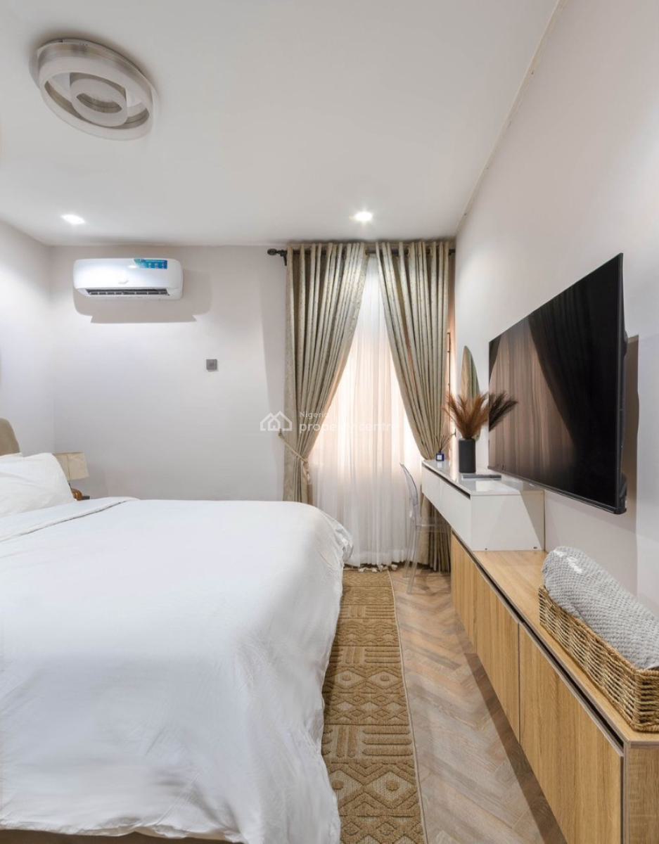 Cozy 2 Bedroom Self Compound with Ps5, Omole Phase 2, Ikeja, Lagos, House Short Let