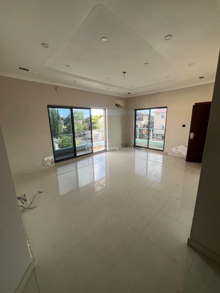 Classic and Spacious 3-bedroom Flat, Lekki Phase 1, Lekki, Lagos, Flat / Apartment for Rent