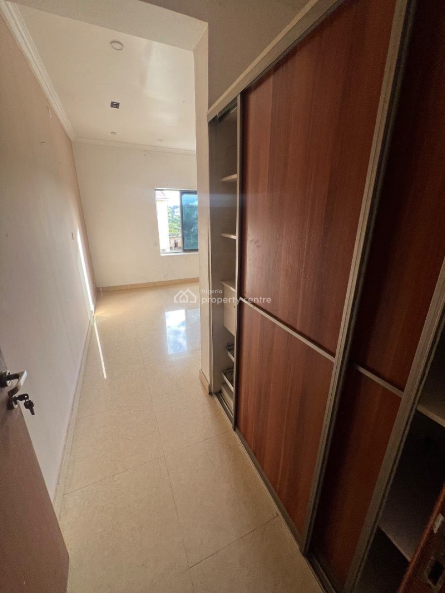 Classic and Spacious 3-bedroom Flat, Lekki Phase 1, Lekki, Lagos, Flat / Apartment for Rent