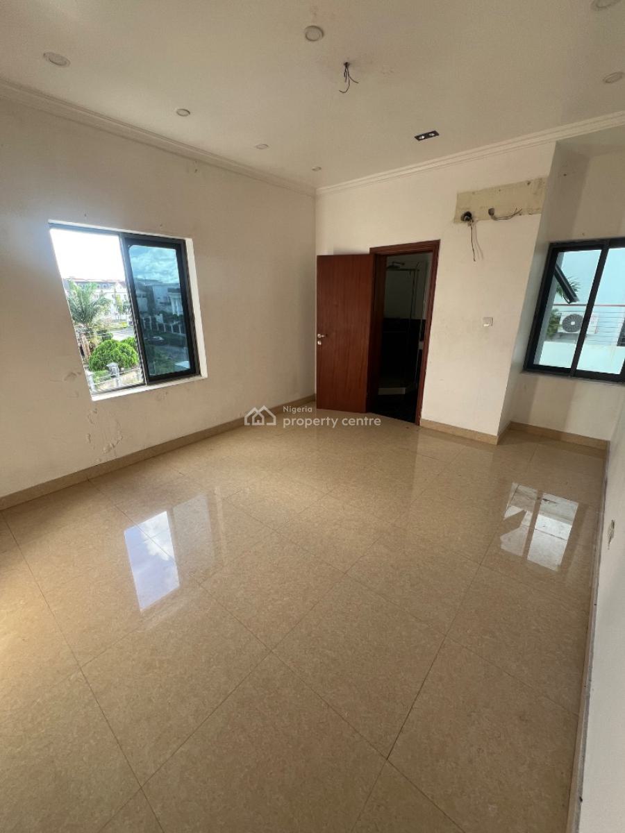 Classic and Spacious 3-bedroom Flat, Lekki Phase 1, Lekki, Lagos, Flat / Apartment for Rent
