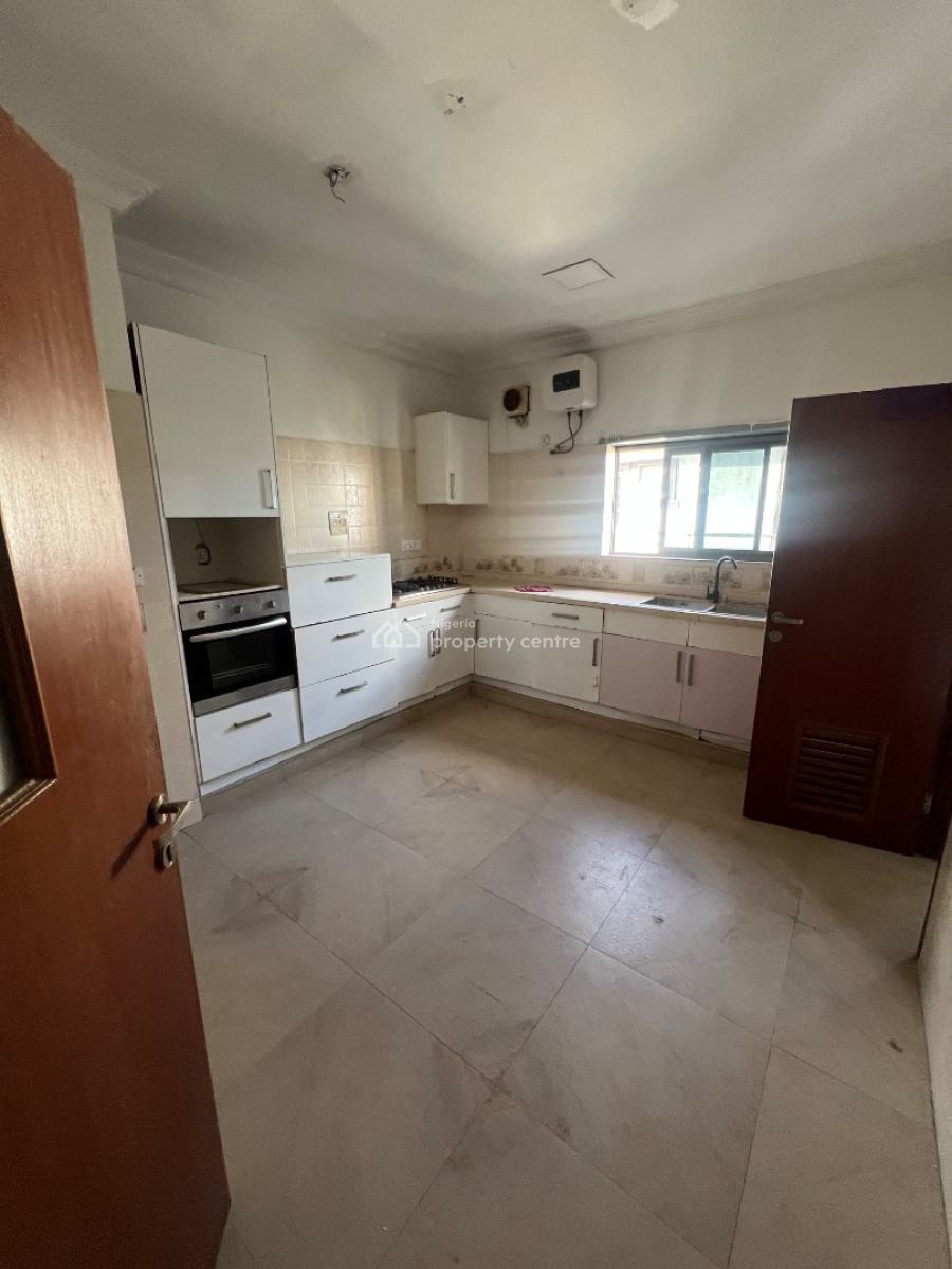 Classic and Spacious 3-bedroom Flat, Lekki Phase 1, Lekki, Lagos, Flat / Apartment for Rent