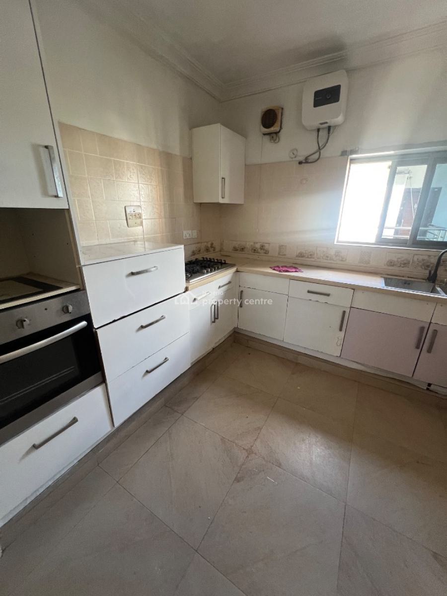 Classic and Spacious 3-bedroom Flat, Lekki Phase 1, Lekki, Lagos, Flat / Apartment for Rent