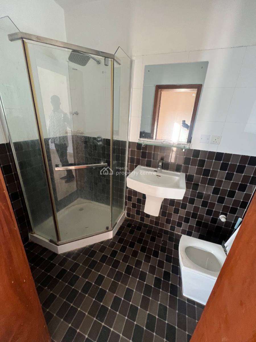 Classic and Spacious 3-bedroom Flat, Lekki Phase 1, Lekki, Lagos, Flat / Apartment for Rent
