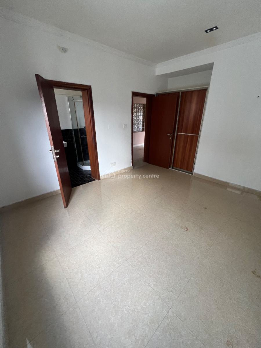 Classic and Spacious 3-bedroom Flat, Lekki Phase 1, Lekki, Lagos, Flat / Apartment for Rent
