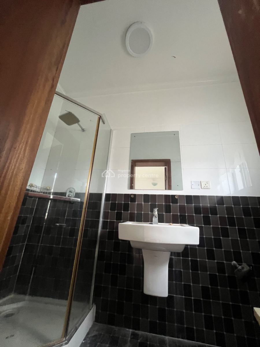 Classic and Spacious 3-bedroom Flat, Lekki Phase 1, Lekki, Lagos, Flat / Apartment for Rent