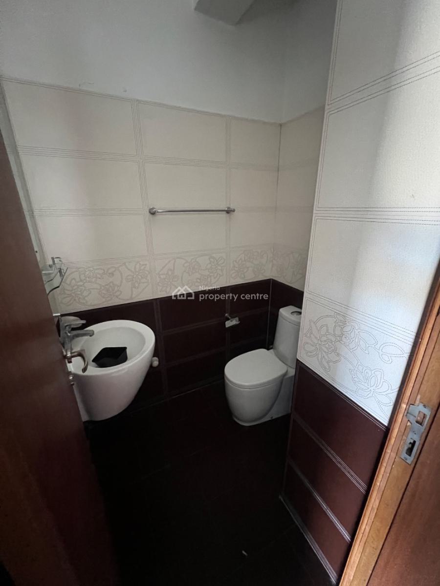 Classic and Spacious 3-bedroom Flat, Lekki Phase 1, Lekki, Lagos, Flat / Apartment for Rent