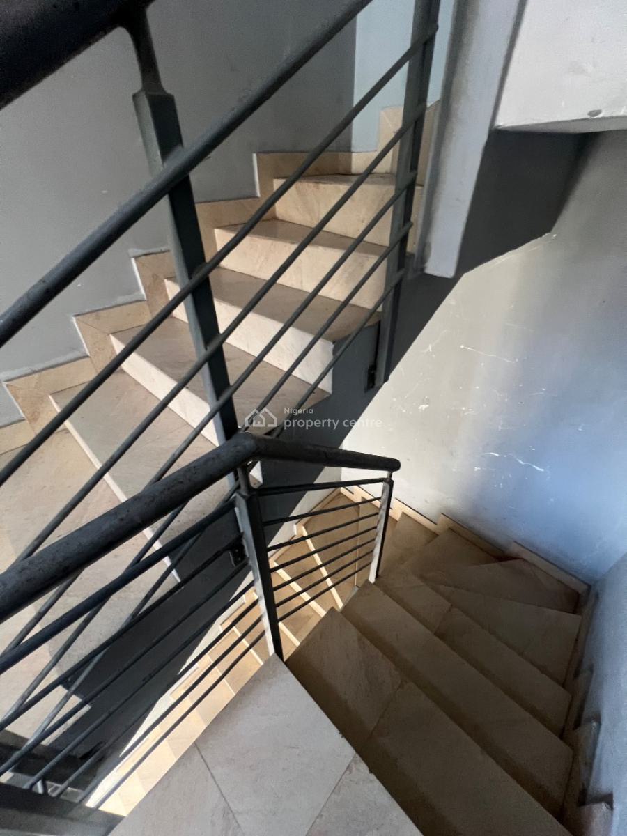 Classic and Spacious 3-bedroom Flat, Lekki Phase 1, Lekki, Lagos, Flat / Apartment for Rent