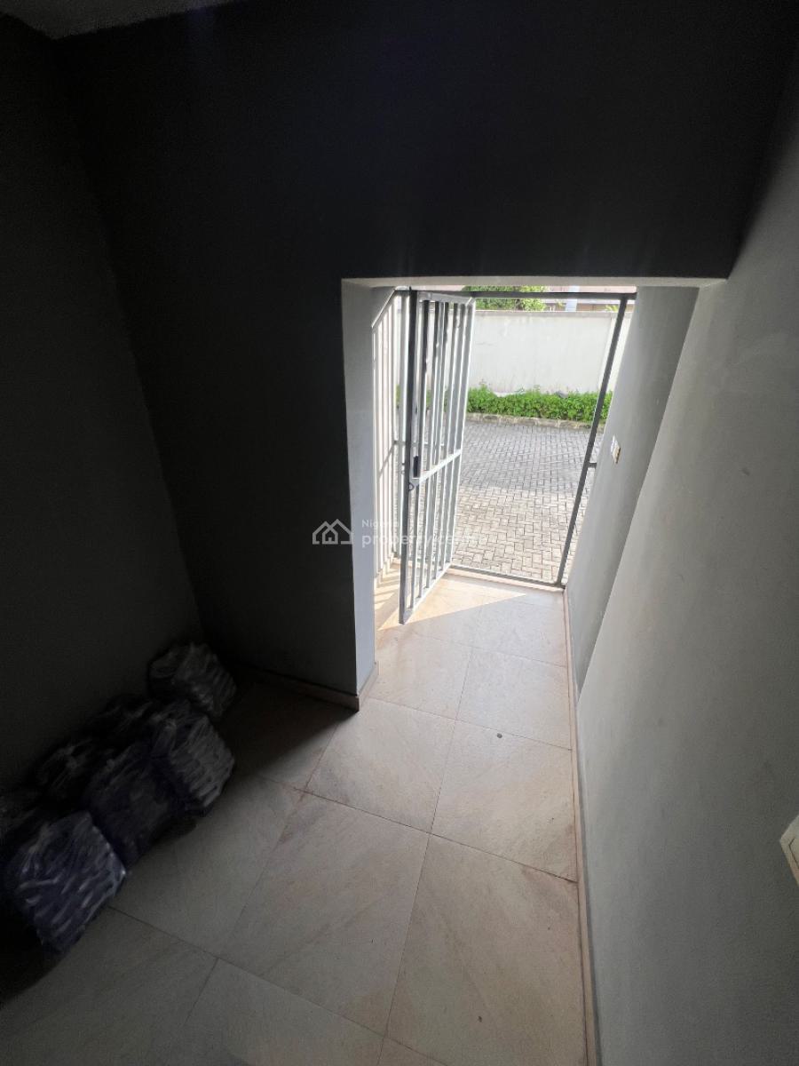 Classic and Spacious 3-bedroom Flat, Lekki Phase 1, Lekki, Lagos, Flat / Apartment for Rent