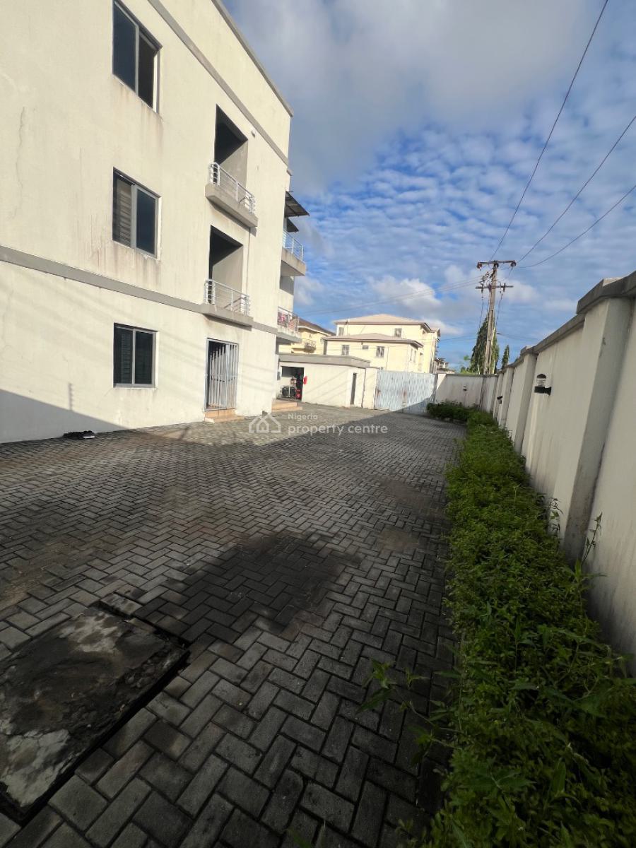 Classic and Spacious 3-bedroom Flat, Lekki Phase 1, Lekki, Lagos, Flat / Apartment for Rent