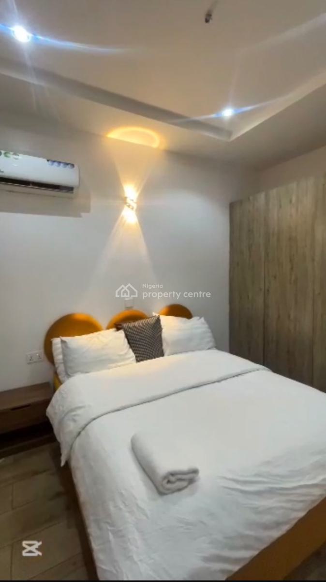 3 Units of Cozy One Bedroom Apartment with Swimming Pool and Gym, Adebisi Ogunniyi Crescent Off Oladimeji Alo Street, Lekki Phase 1, Lekki, Lagos, Flat / Apartment Short Let