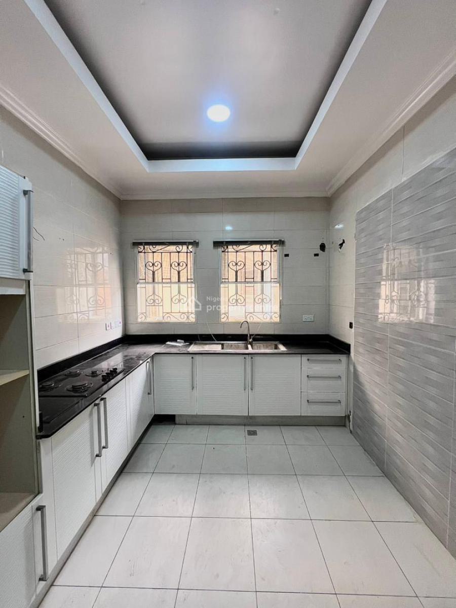 3 Bedroom Apartment in a Secure Estate, Lekki Phase 1, Lekki, Lagos, Flat / Apartment for Rent