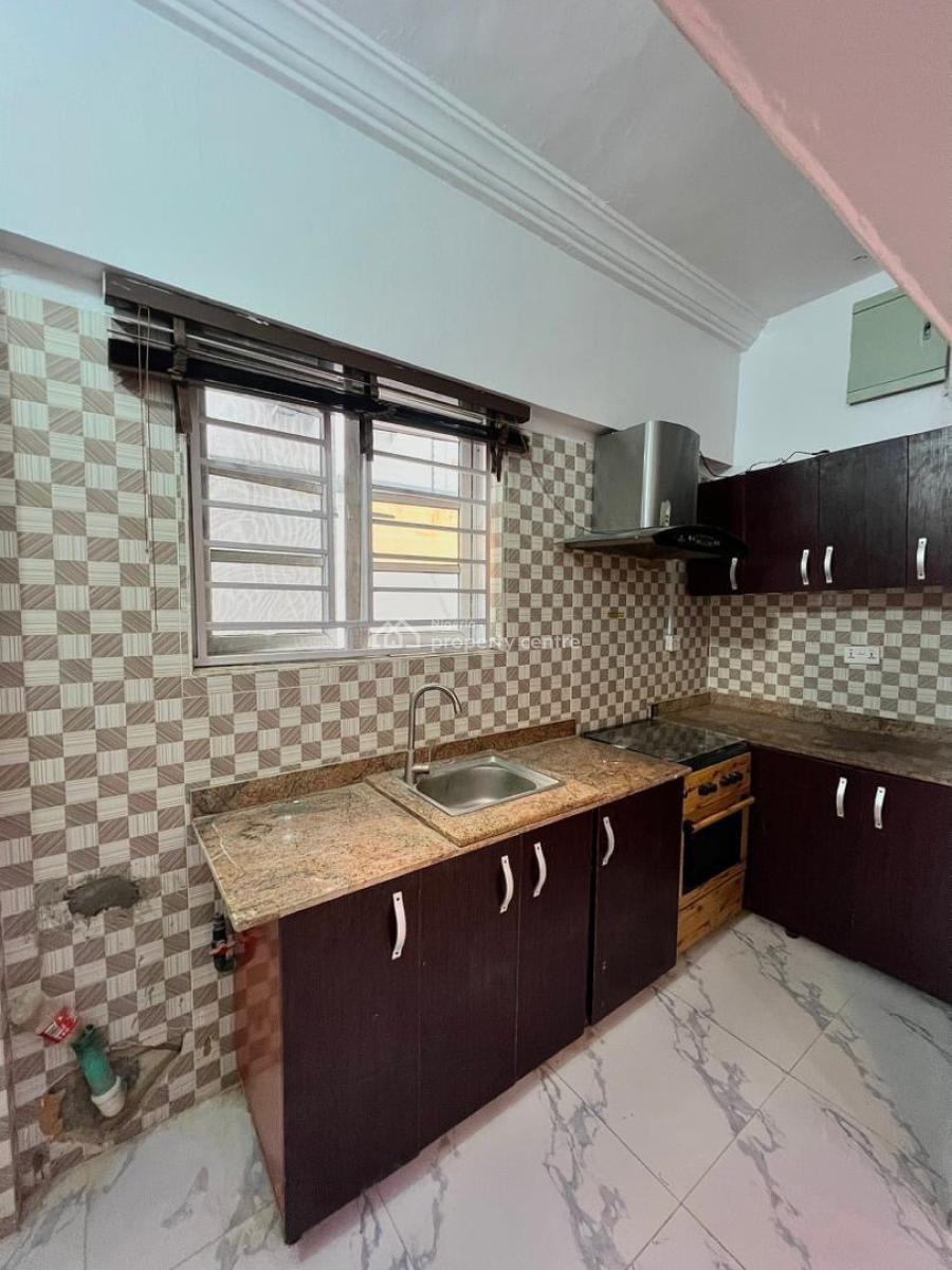 Spacious 2bedroom Apartment in a Secure Estate, Lekki Phase 1, Lekki, Lagos, Flat / Apartment for Rent