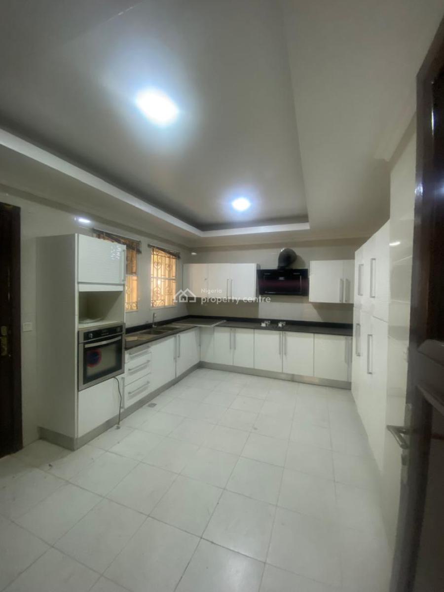 Newly Revamped Serviced 2 Bedroom Apartment in Lekki Phase 1, Off Admiralty Lekki Phase 1, Lekki Phase 1, Lekki, Lagos, Flat / Apartment for Rent